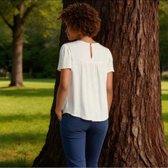 Knox Rose Flutter Short Sleeve Embroidered Top
Size XS - Picture 3 of 7